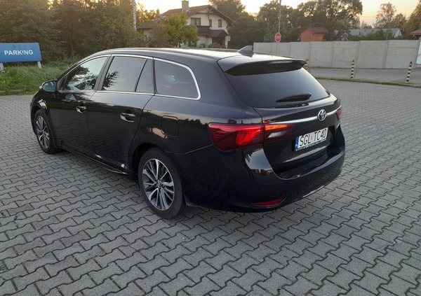 Toyota Avensis cena 49900 przebieg: 173526, rok produkcji 2017 z Odolanów małe 29